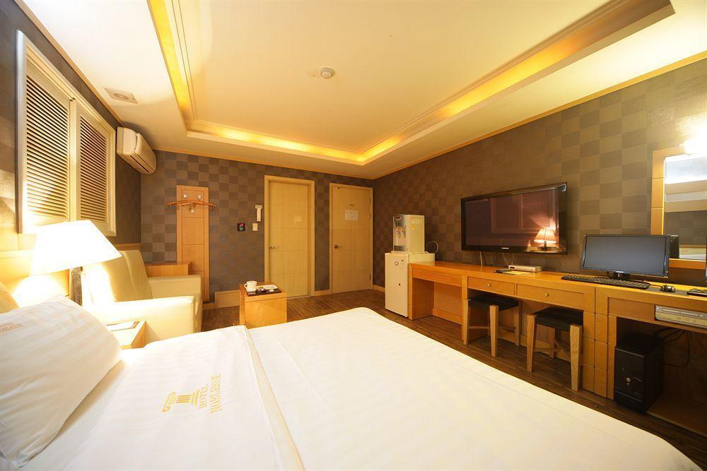 Hotel Noblesse, Yeoksam Seoul Exteriör bild
