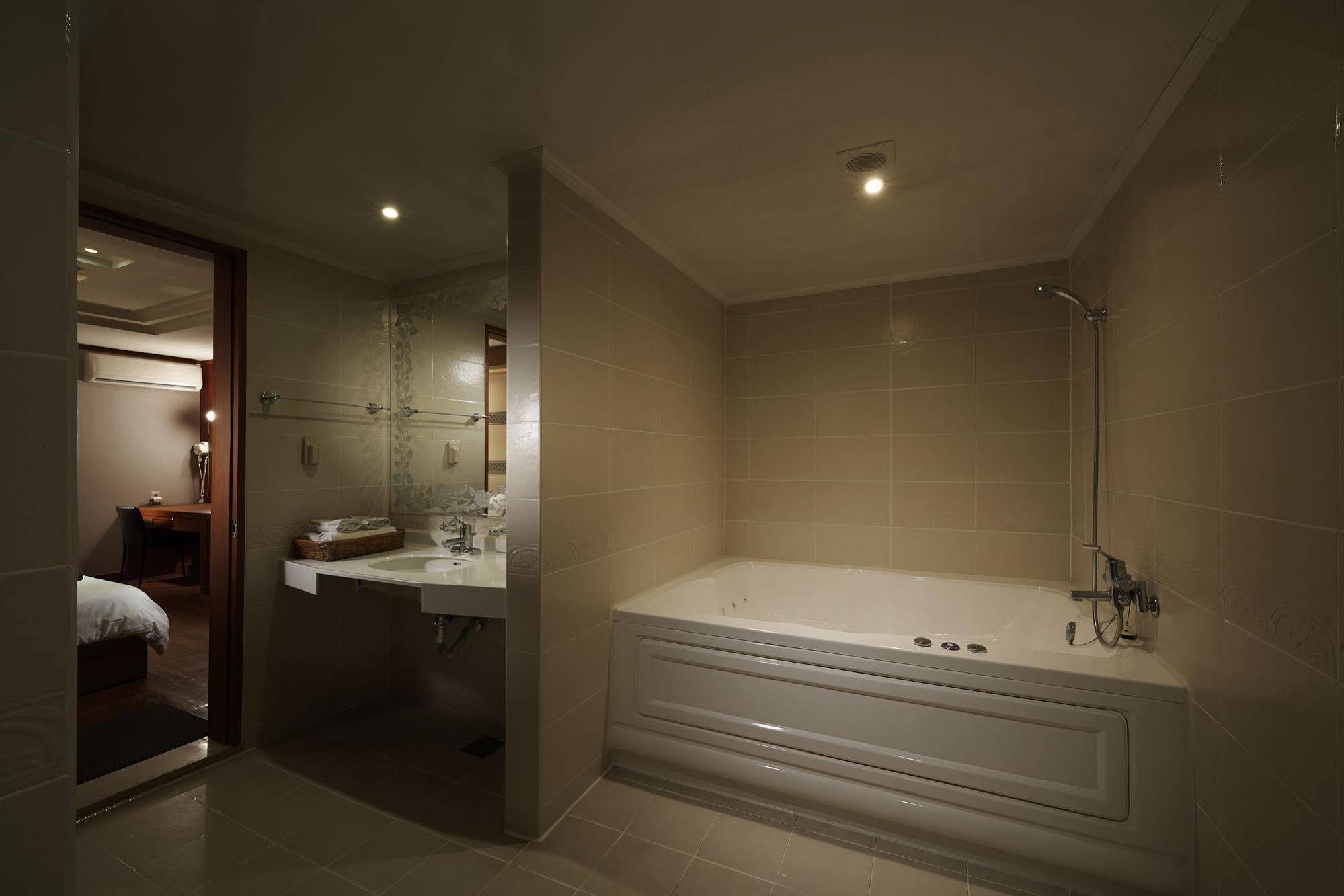 Hotel Noblesse, Yeoksam Seoul Exteriör bild